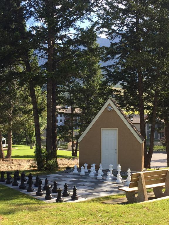 Radium Valley Vacation Resort Invermere Ngoại thất bức ảnh